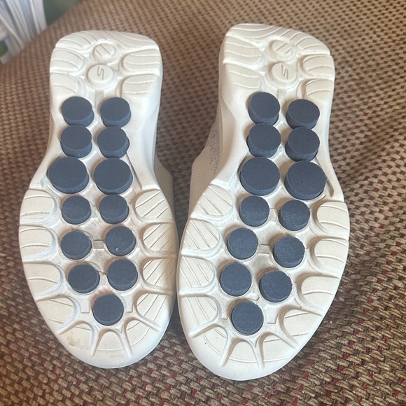 Skechers Men's Go Walk White Slip-On Sneakers - Picture 4 of 8